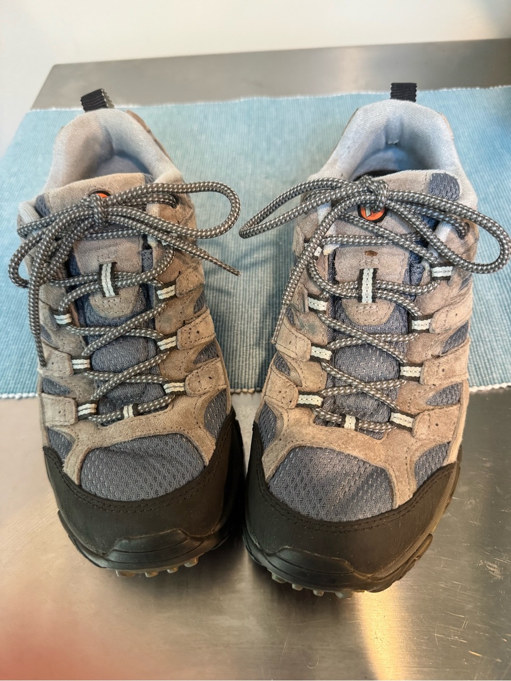 Merrell Women's Moab 2 Smoke hiking shoes in blue and gray. Women’s 8.5.